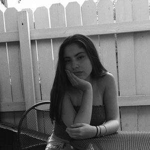 Meet your Posher, Camila